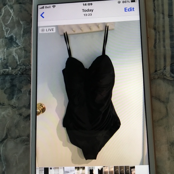 Shapely black bathing suit - Picture 1 of 4